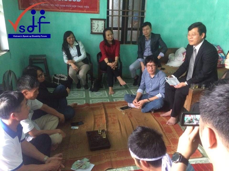 TẶNG QUÀ TỪ THIỆN CHO NGƯỜI KHUYẾT TẬT NGHÈO TẠI HUYỆN TỨ KỲ, HẢI DƯƠNG